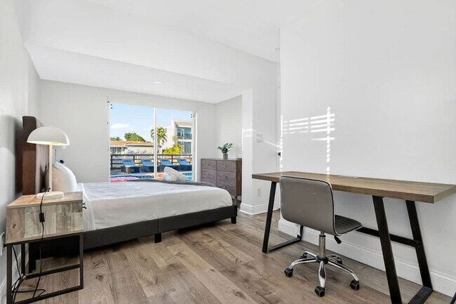 Building Photo - 2365 NE 195th St