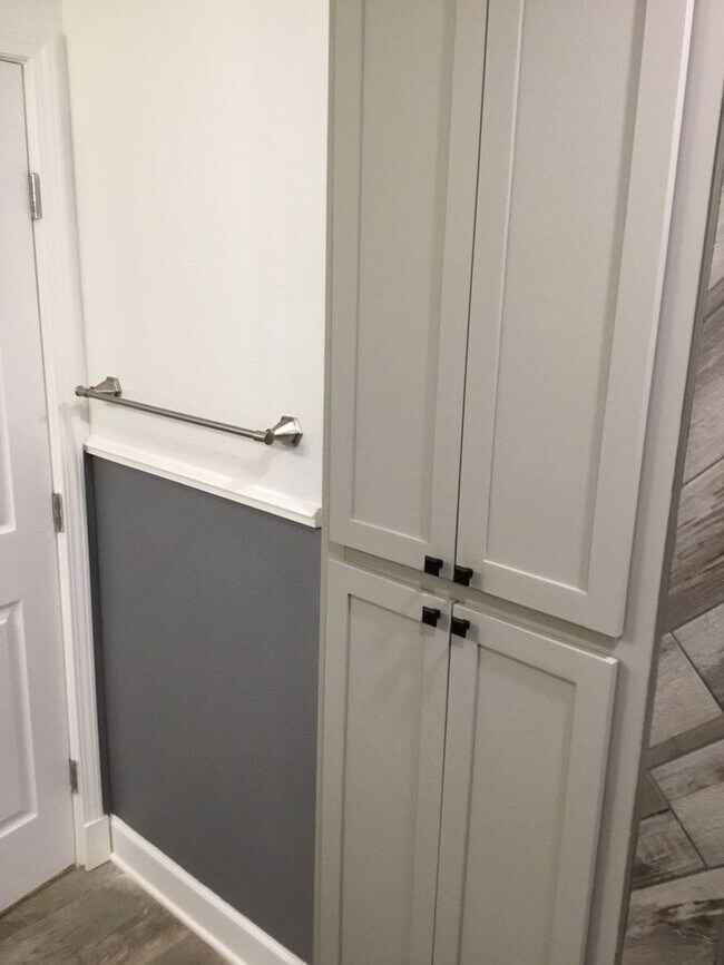 Building Photo - GORGEOUS 4/3 BROADMOOR HOME-UPDATED-MUST SEE