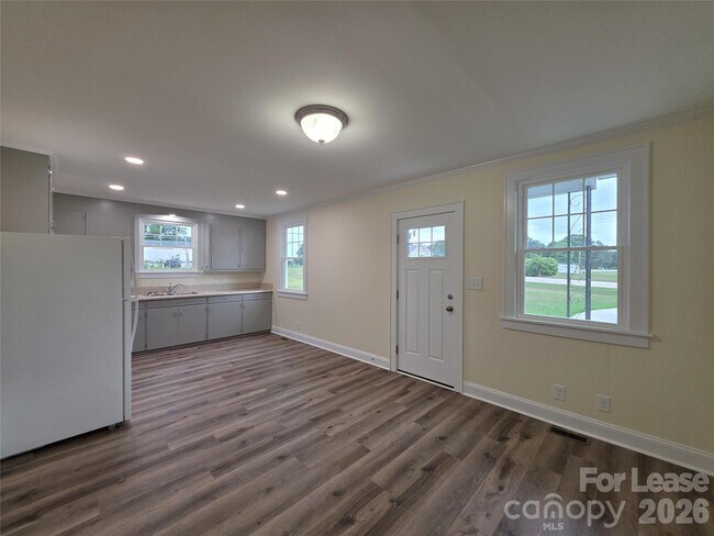 Building Photo - 6400 Bringle Ferry Rd