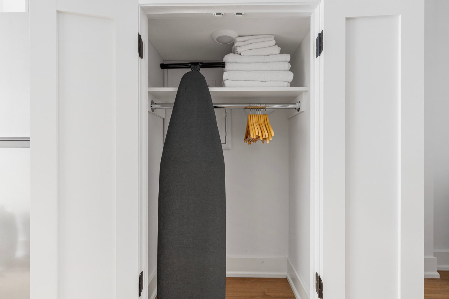 Building Photo - 307 W 39th St