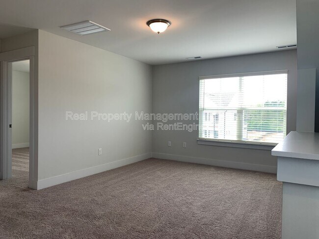 Building Photo - 150 Steppe Wy