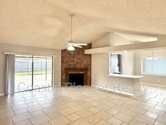 Building Photo - 1412 High Knoll Dr