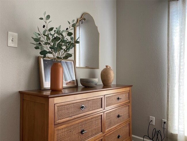 Building Photo - 15630 Pine Mountain Dr