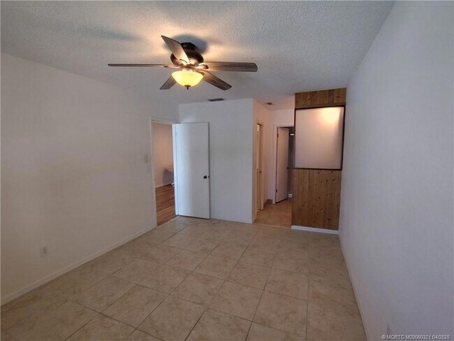 Building Photo - 950 S Kanner Hwy