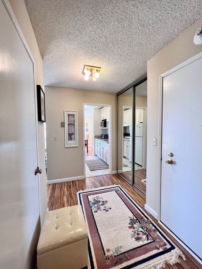 Building Photo - Large furnished one bedroom with spectacular water views