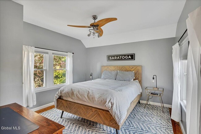 Building Photo - 138 Elm St