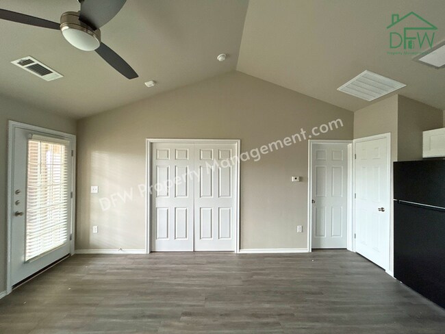 Building Photo - For Lease: Modern 1BR Oasis in the Heart of Dallas