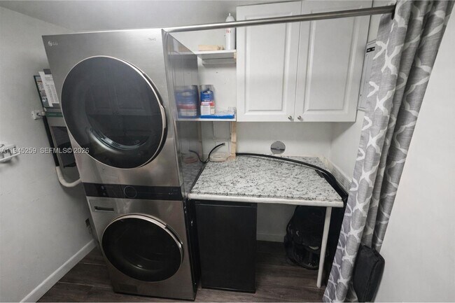 Building Photo - 1448 Churchill Cir