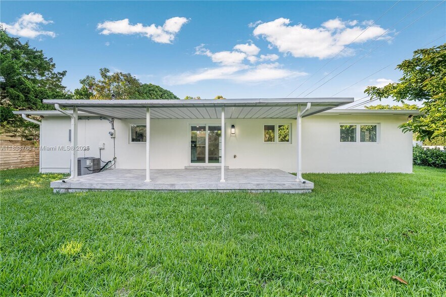 Building Photo - 6700 SW 49th Ter