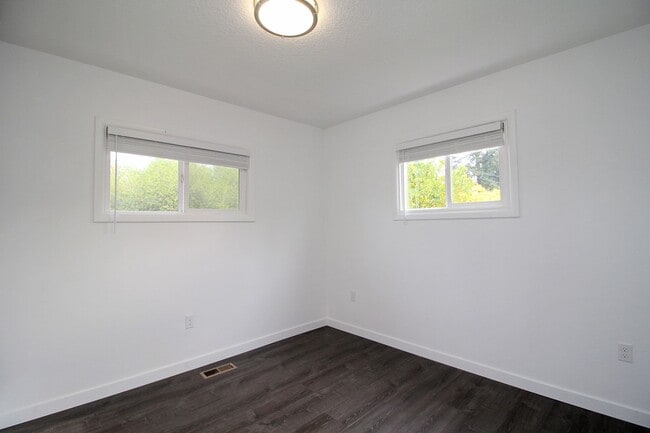 Building Photo - 7225 SE 65th Ave