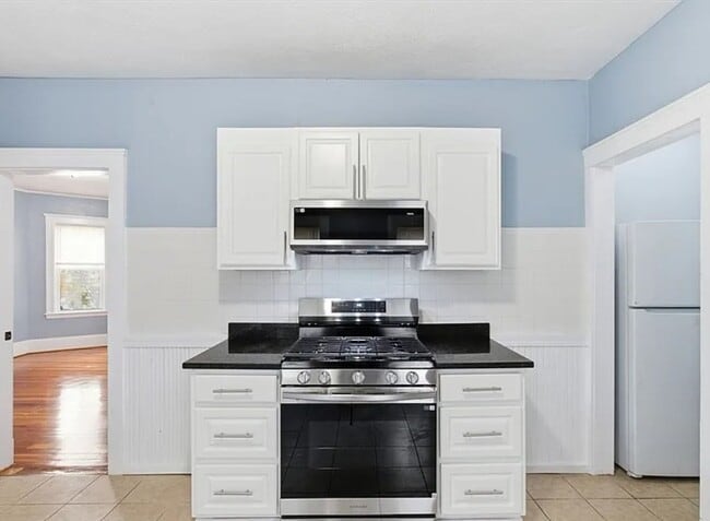 Building Photo - 20 Leslie St