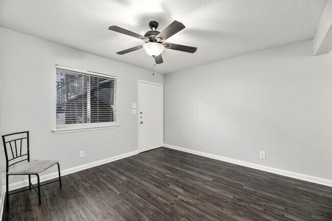 Building Photo - Great for Roommates!
