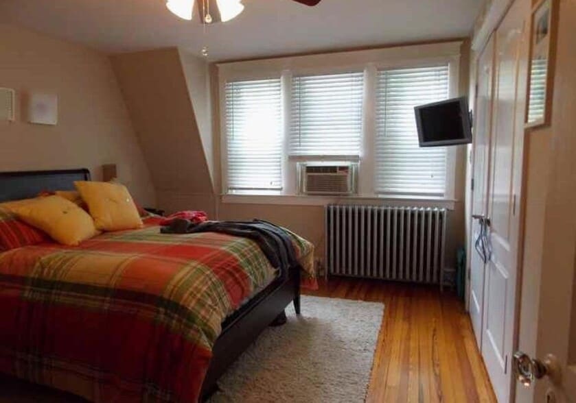 Building Photo - 207 E. 11th Ave