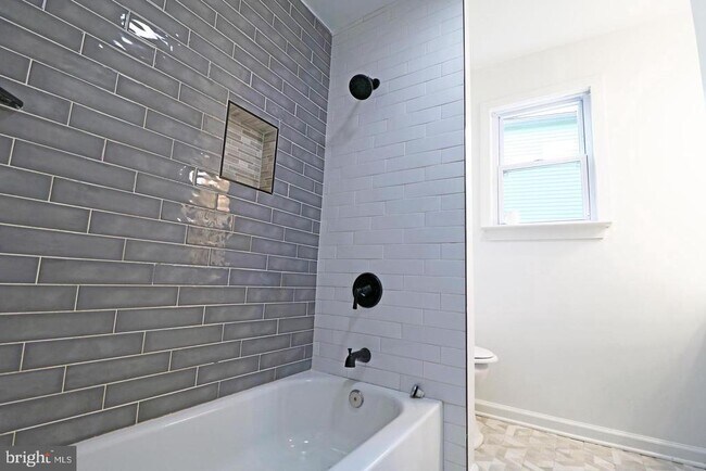 Building Photo - 511 Corinthian Ave