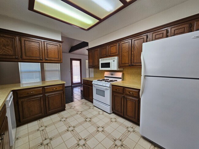 Building Photo - (3) Bed/(2) Bath in NW Norman Avail NOW!