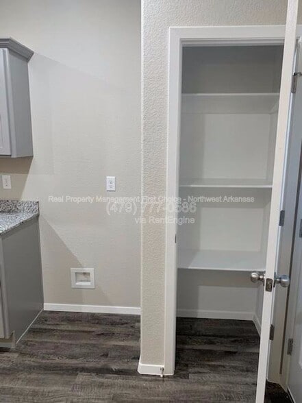 Building Photo - 4205 SW Lenox Ave