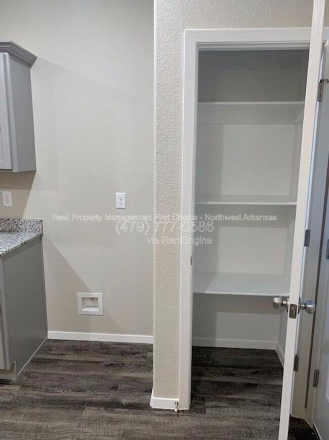 Building Photo - 4205 SW Lenox Ave