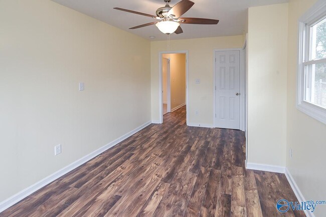 Building Photo - 2423 Medaris Rd NW
