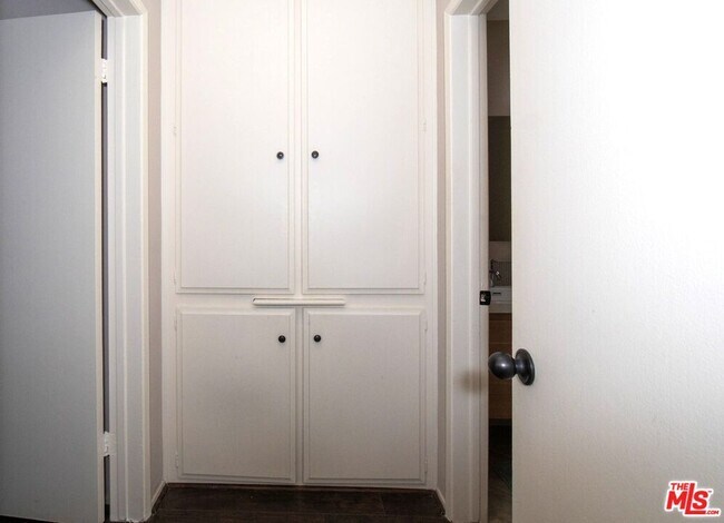 Building Photo - 6001 Canterbury Dr