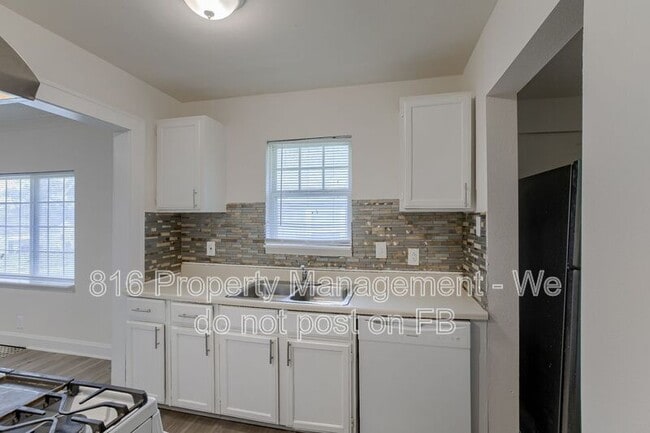 Building Photo - 6215 S Benton Ave