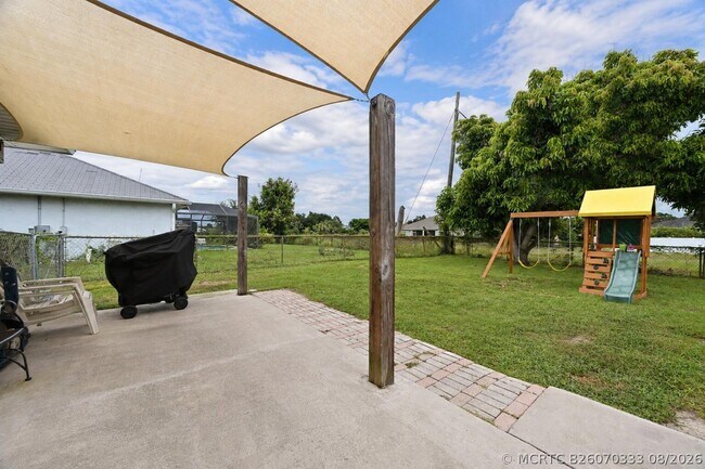 Building Photo - 1755 SW Castinet Ln