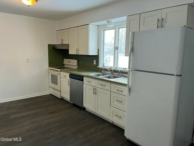 Building Photo - 5 Webster Ct