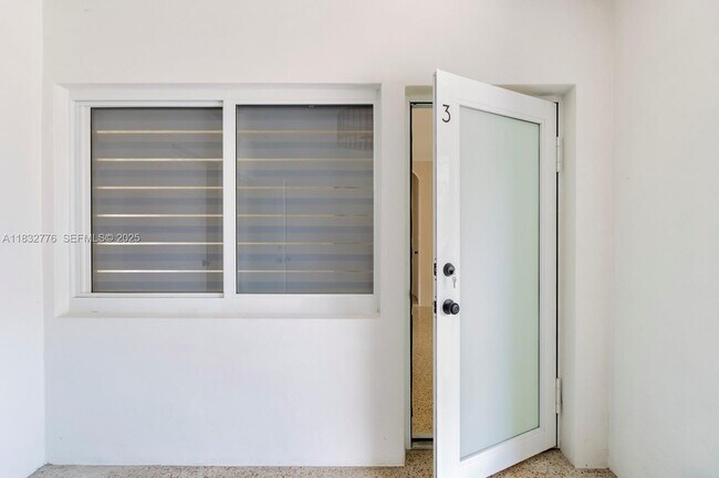 Building Photo - 7800 NE 10th Ct