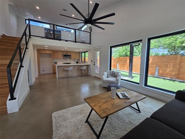 Building Photo - 1112 W N Loop Blvd