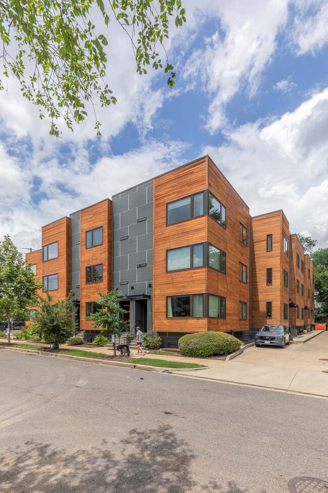 Building Photo - 1202 Jackson St NE