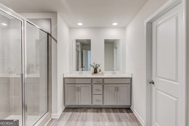 Building Photo - 1325 Lyon Wy Dr