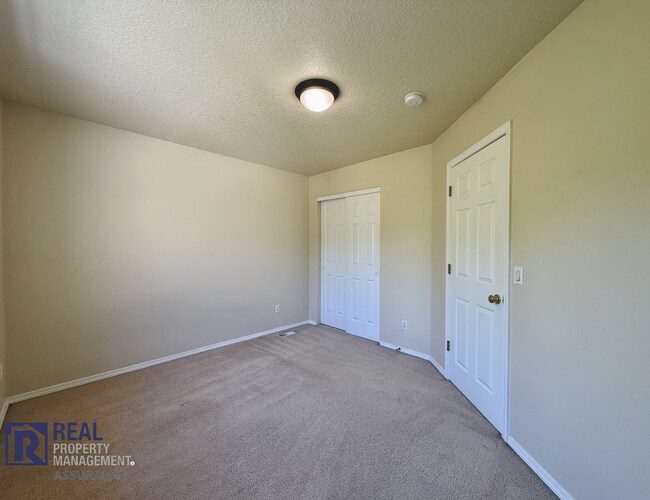 Building Photo - Spacious 4BR/2.5BA Beaverton Home with 3-Car Garage and Covered Deck
