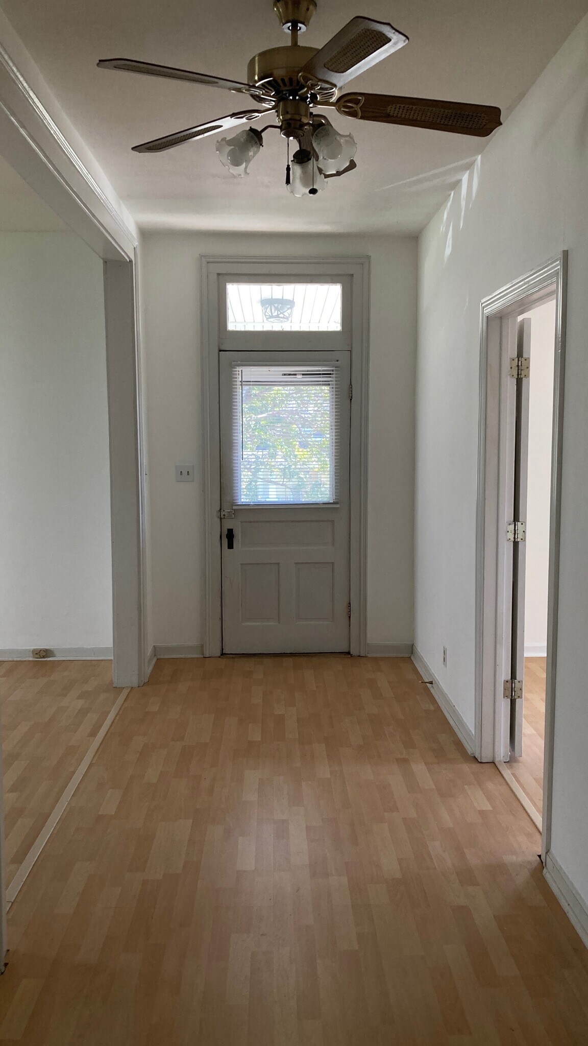 Building Photo - 201 E Caldwell Ave