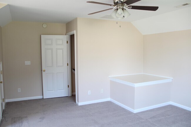 Building Photo - 107 Enchanted Way