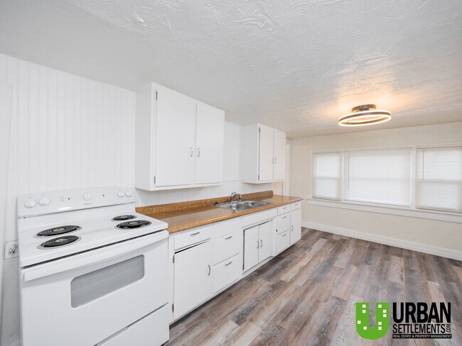 Building Photo - 370 E 8th Ave