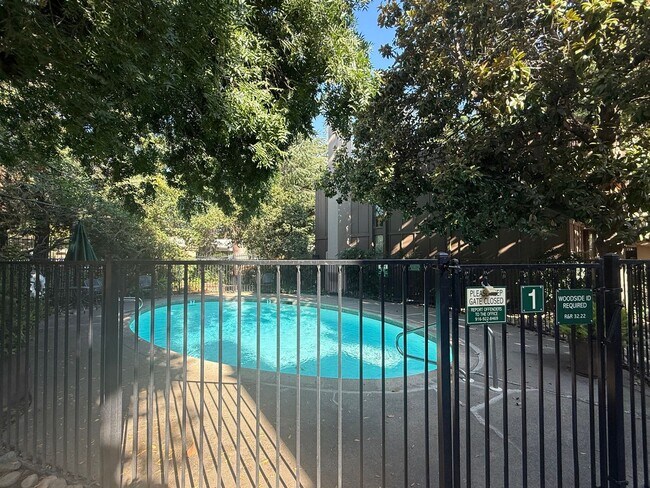 Building Photo - 1 bed 1 bath available in the Arden area o...
