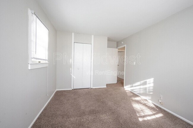 Building Photo - 8830 E 35th St