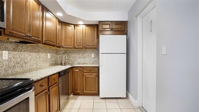 Building Photo - 3111 Oakland Shores Dr