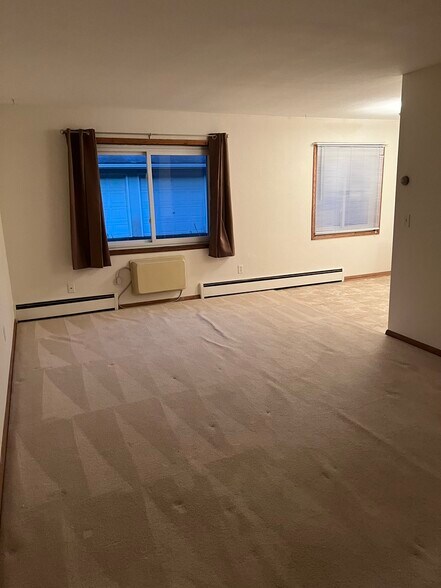 AC - 529 17th Ave N
