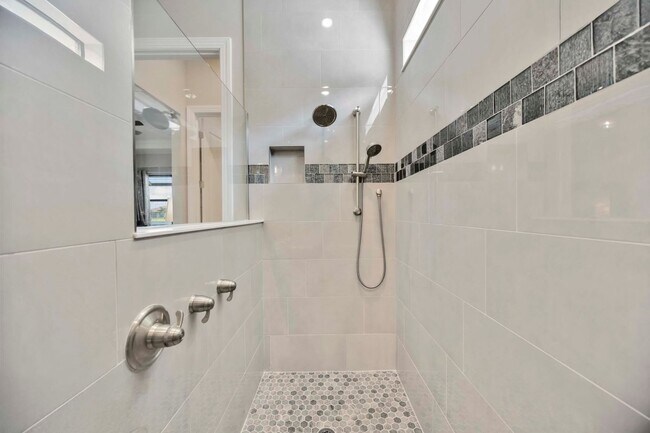 Building Photo - 18009 Northwood Pl