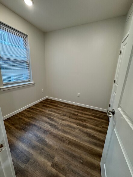 Building Photo - 707 N 40th St