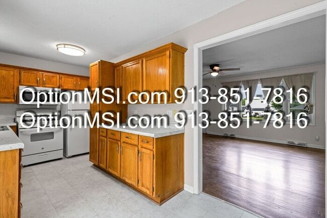 Building Photo - Welcome home to this beautifully updated 3-bedroom home in Kansas City, KS!