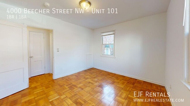 Building Photo - Quiet Glover Park One Bedroom W/Plenty of ...