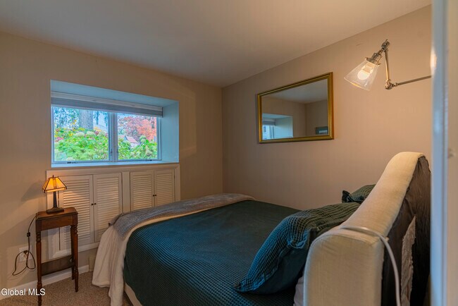 Building Photo - 28 White St