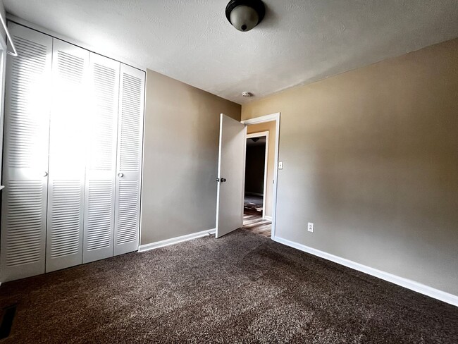 Building Photo - Wonderful 3 Bed and 1.5 Bath Ranc-Style Home