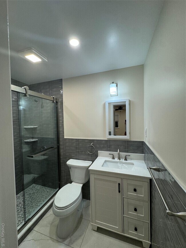 Building Photo - 156-51 75th St