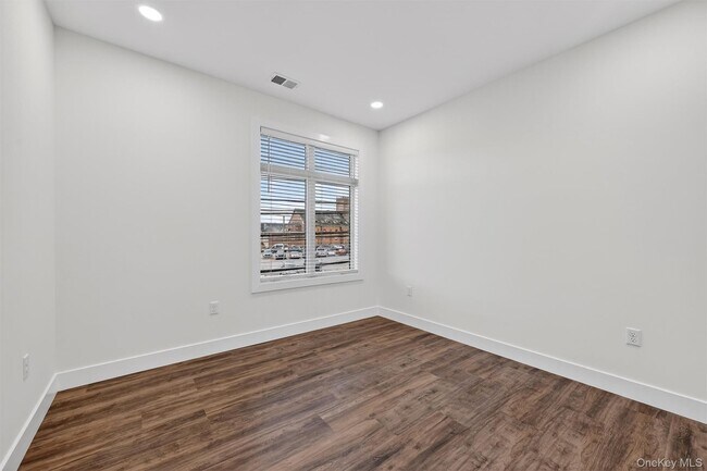 Building Photo - 19 Welling Pl