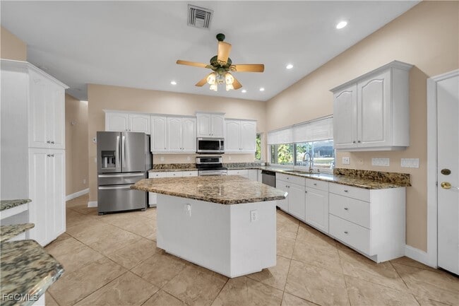 Building Photo - 2015 SE 12th St