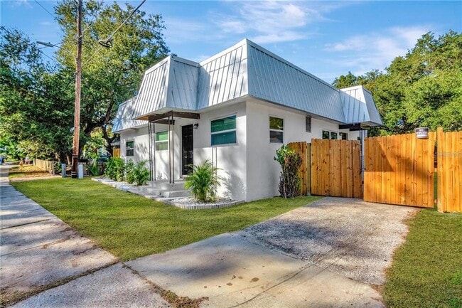 Building Photo - 610 Woodlawn St