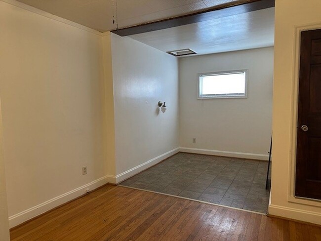 Building Photo - Welcome to our cozy 1st floor 2-bedroom, 1...