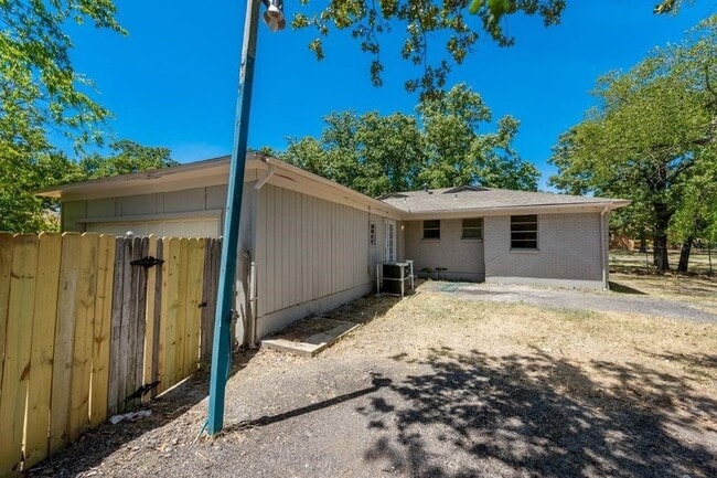 Building Photo - 10434 Springhaven Dr